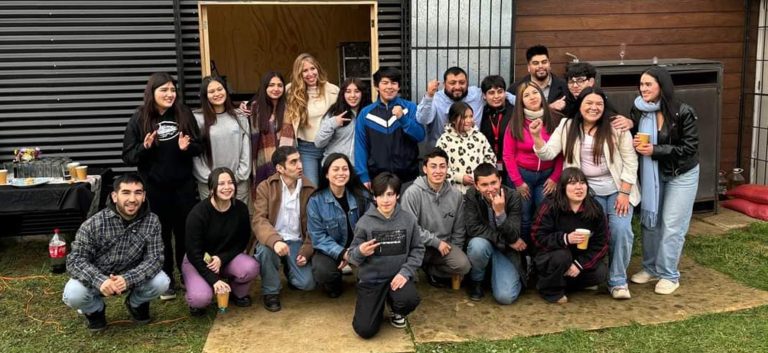 ESCUELA DE OFICIOS Y LIDERAZGO